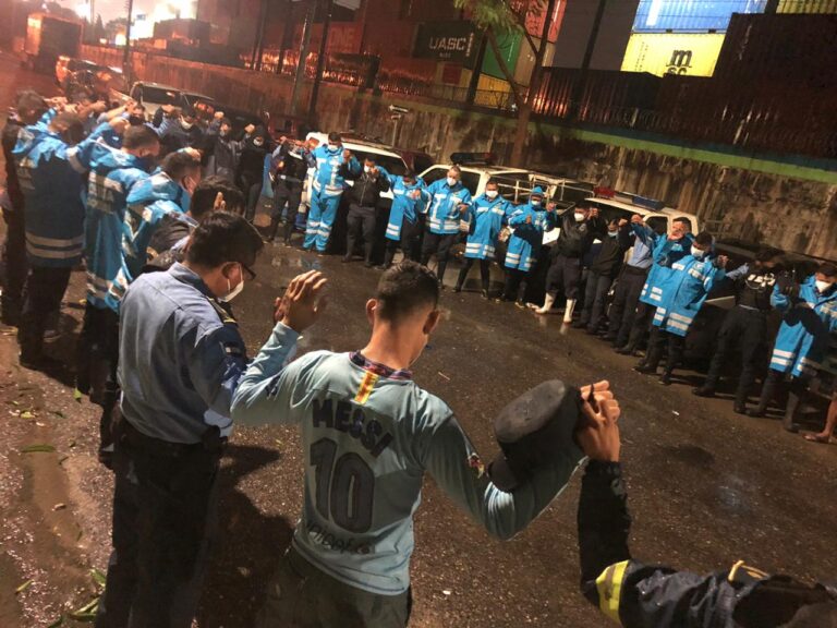 Police prays with church members as hurricane Iota hits Honduras