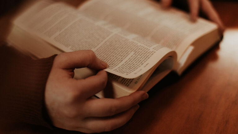 Ukrainian churches call out for more bibles as Russian troops arrive in Kyiv