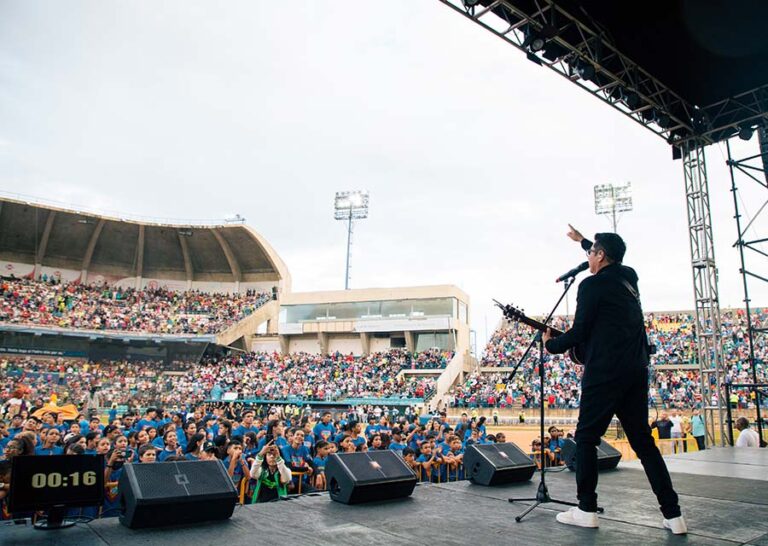 In Spite of Cyclone Threat, 56,000 Hear the Gospel on Margarita Island, Venezuela